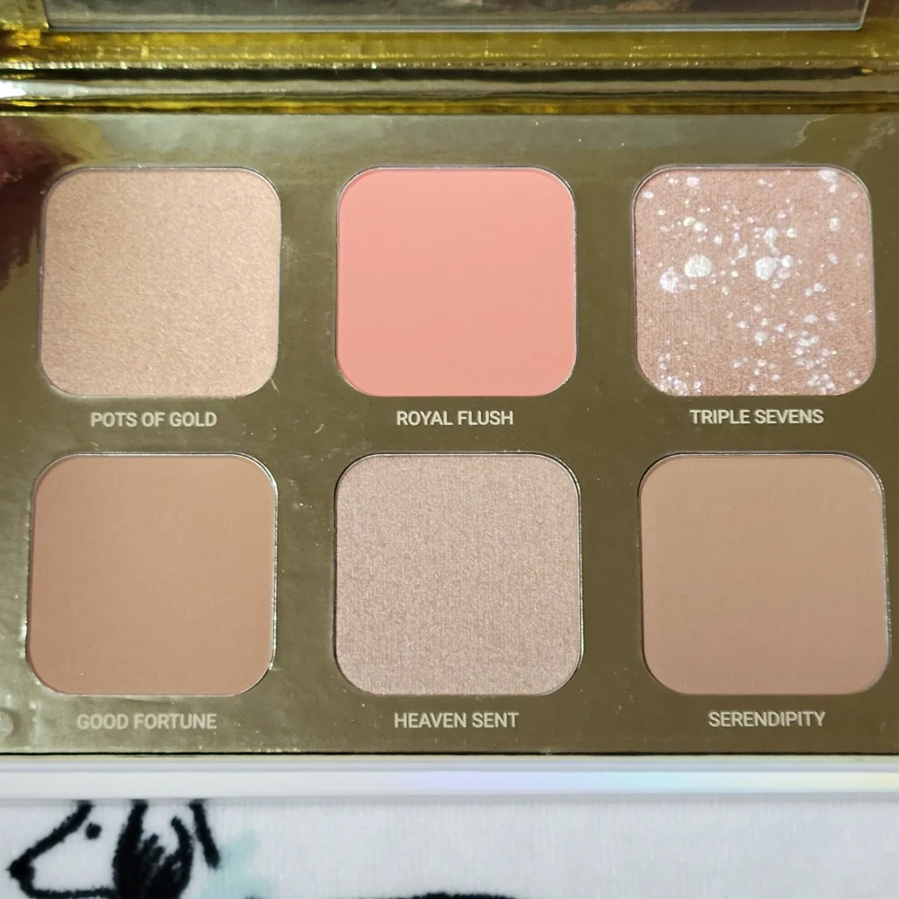 NIB True + Luscious Lucky Glow Palette